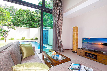 Living Area with Garden and pool View